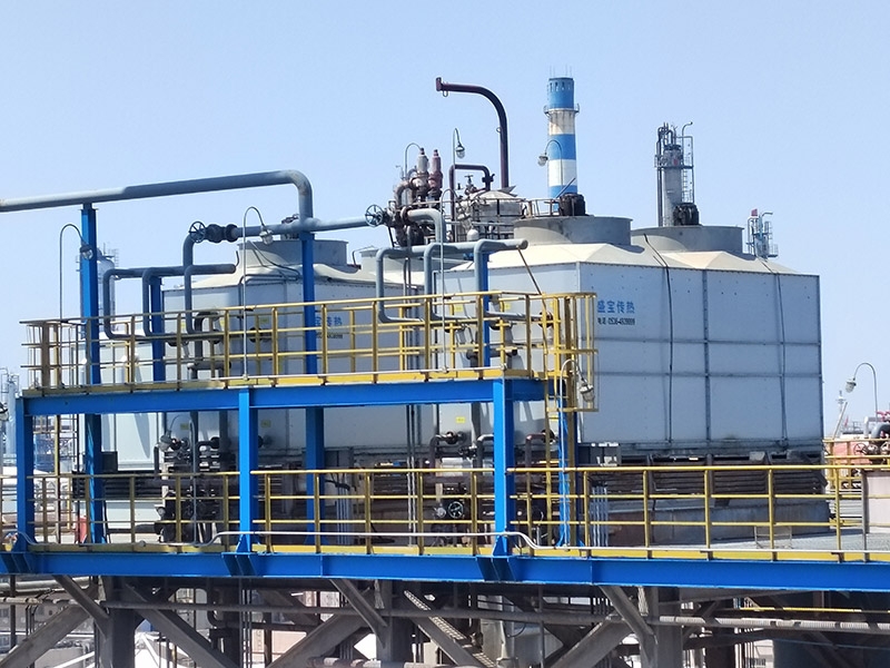 Counterflow type closed cooling tower
