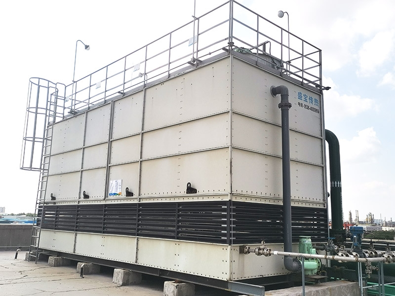 Closed cooling tower