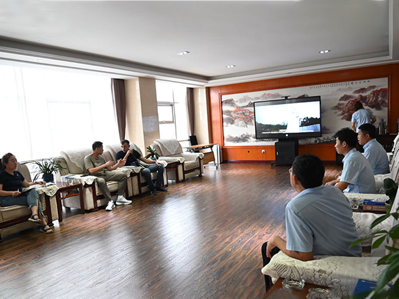 Russian clients come to Shengbao for inspection